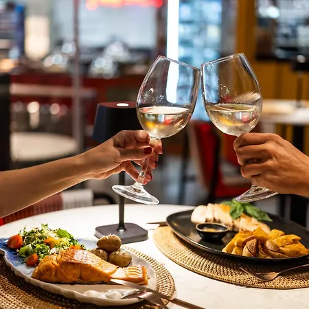 Sholeo Gigantes (adults Only)